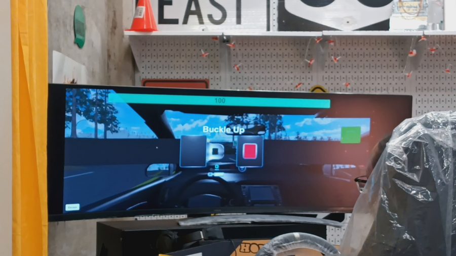 Simulator screen showing a seatbelt reminder prompt
